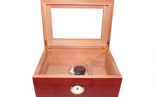 Humidor 50 szál szivar részére,  barna színű cédrusfa szivar doboz, üvegtető, párásítóval, hygrométerrel 