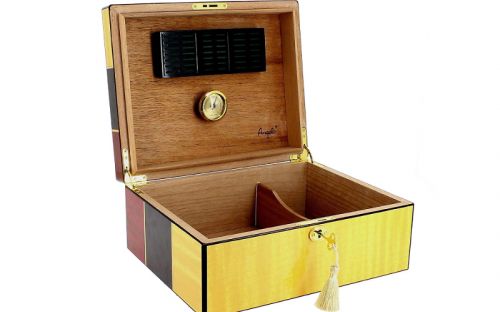 Humidor 50 szál szivar részére, lakkozott spanyol cédrusfa szivartartó doboz, kulccsal zárható, párásító és belső hygrometer - Cigarman