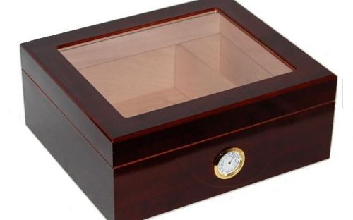 Humidor 40 szál szivar részére, bordó színű, cédrusfa, üveg tetővel, párásító és külső hygrometer - nagyon szép!