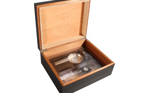 Humidor 40 szivar részére, fekete színű szivar tároló doboz, hygrométer, párásító + AJÁNDÉK szett!