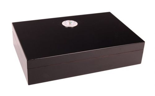 Utazó humidor - cédrusfa szivartartó doboz, párásítóval és külső hygrométerrel, fekete (26x17cm)