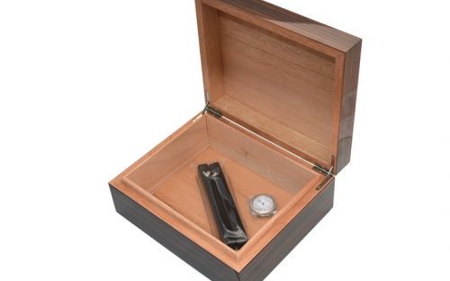 Humidor 40 szál szivar részére, spanyol cédrusfa, párásító, hygrometer - Ébenfa, Achenty!