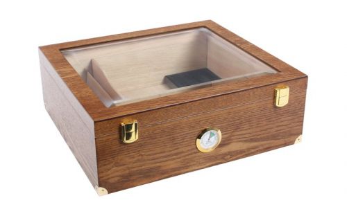 Humidor 40 szál szivar részére, világosbarna színű, cédrusfa, üveg tetővel, párásító és külső hygrometer - Achenty!