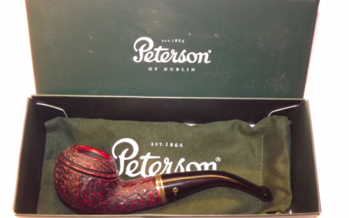 Peterson pipa Emerald 999 Rustic P-lip Bent Rhodesian