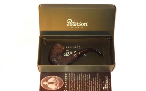 Peterson pipa Killarney 05 Black Rustic P-lip Bent Dublin