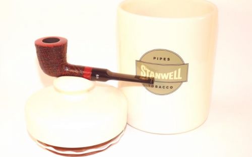 Stanwell Classic Red Sand pipa + dohánytartó