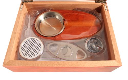 Humidor 30 szivar részére, VILÁGOSbarna színű szivar tároló doboz, hygrométer, párásító + AJÁNDÉK szett!