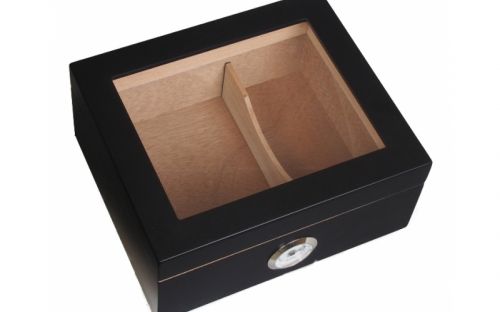 Humidor 30 szál szivar részére, matt fekete cédrusfa szivar doboz, üvegtetővel, párásítóval, külső hygrométerrel