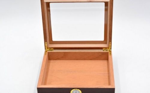 Humidor 30 szál szivar részére, cédrusfa szivar doboz, üvegtető, párásítóval, hygrométerrel - bordó, Angelo