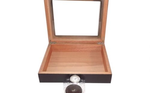 Humidor 30 szál szivar részére, cédrusfa szivar doboz, üvegtető, párásítóval, hygrométerrel - fekete, Angelo