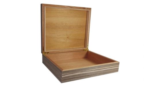 Humidor 30 szál szivar részére, zebracsíkos szivartartó doboz, párásító és belső hygrometer - Achenty!