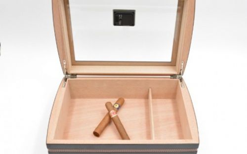 Humidor 40 szál szivarnak, cédrusfa szivar doboz, üvegtető, párásítóval, digitális higrométerrel - fekete