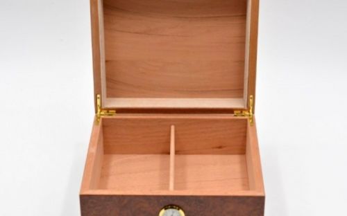 Humidor 40 szál szivar részére, cédrusfa szivar tároló doboz, párásítóval, külső hygrométerrel - gyökérmintás, Angelo