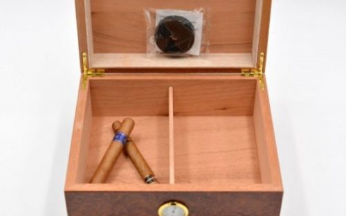 Humidor 40 szál szivar részére, cédrusfa szivar tároló doboz, párásítóval, külső hygrométerrel - gyökérmintás, Angelo