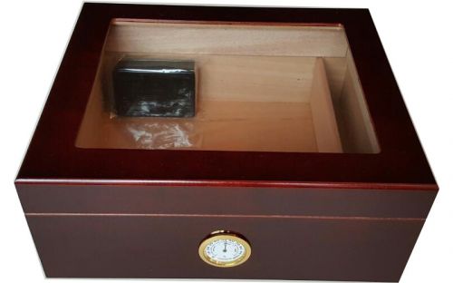 Humidor 40 szál szivar részére, bordó színű, cédrusfa, üveg tetővel, párásító és külső hygrometer - nagyon szép!