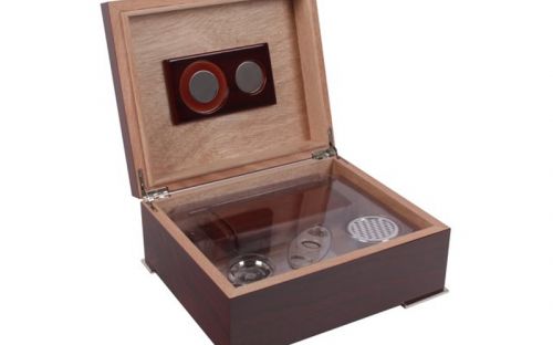 Humidor 40 szál szivar részére, vörösesbarna színű szivar tároló doboz, belső hygrométerrel, párásítóval + AJÁNDÉK szett