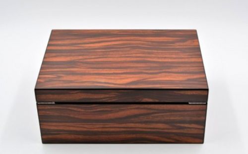 Exkluzív-Luxus humidor 50 szál szivar részére, cédrusfa szivar doboz, DIGITÁLIS hygrométerrel - barna-csíkos