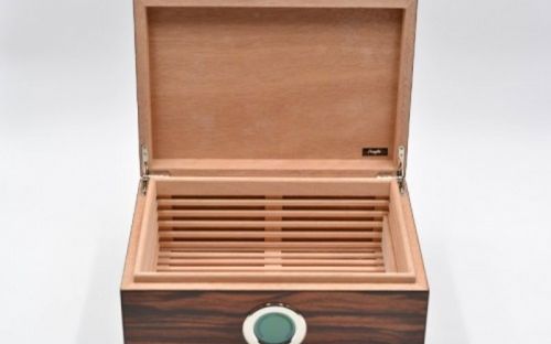 Exkluzív-Luxus humidor 50 szál szivar részére, cédrusfa szivar doboz, DIGITÁLIS hygrométerrel - barna-csíkos
