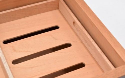 Humidor 50 szivar részére, barna színű cédrusfa szivar doboz, mintás üvegtetővel, külső hygrometerrel