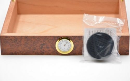 Humidor 30 szál szivarnak, cédrusfa szivar tároló doboz, külső hygrométerrel - gyökérmintás, barna színű, Angelo