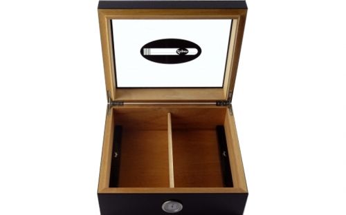 Humidor 50 szivar részére, üveg tetős szivartartó doboz, szivar díszítéssel a tetején, külső hygrometer