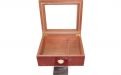 Humidor 50 szál szivar részére, spanyol cédrusfa szivar doboz, párásító, külső hygrométer - Bruyere-mintás, üvegtetős